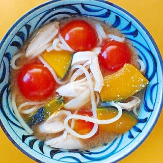 南瓜とトマトとササミの素麺味噌汁